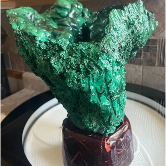 malachite,mineral crystal looks like has a vase like shape to it!One time offer - Picture 2 of 13